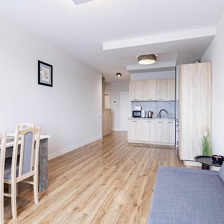 Fajny Apartament Z Parkingiem, Obok Metra. Варшава Екстериор снимка
