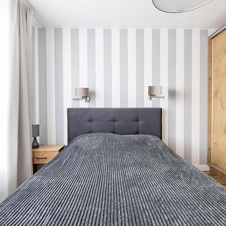 Fajny Apartament Z Parkingiem, Obok Metra. Варшава Екстериор снимка