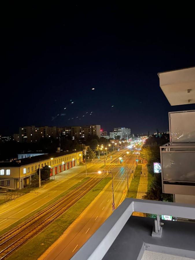 Fajny Apartament Z Parkingiem, Obok Metra. Варшава Екстериор снимка