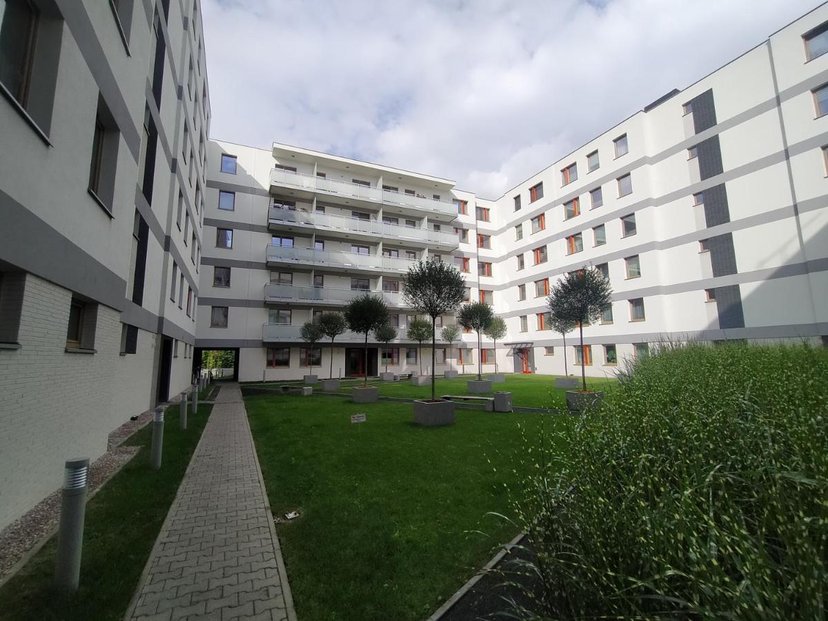 Fajny Apartament Z Parkingiem, Obok Metra. Варшава Екстериор снимка