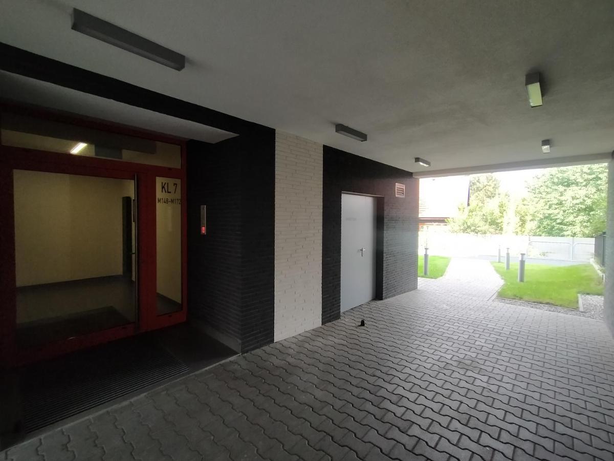 Fajny Apartament Z Parkingiem, Obok Metra. Варшава Екстериор снимка