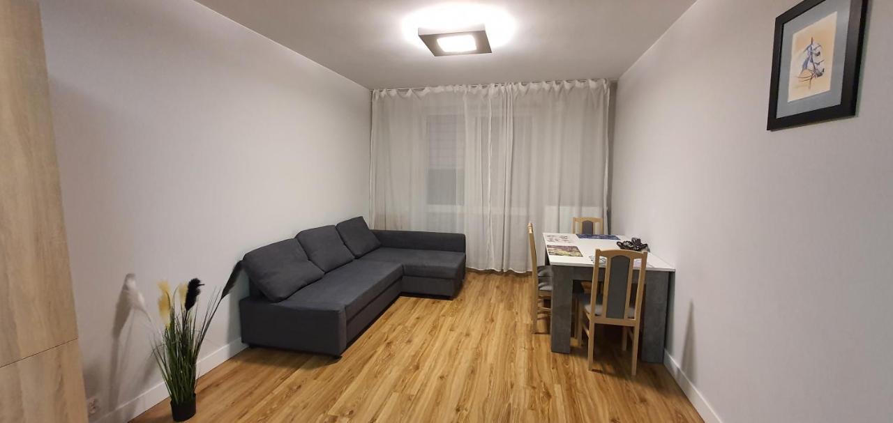 Fajny Apartament Z Parkingiem, Obok Metra. Варшава Екстериор снимка