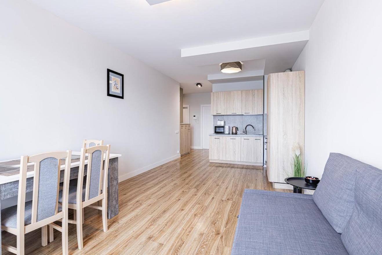 Fajny Apartament Z Parkingiem, Obok Metra. Варшава Екстериор снимка