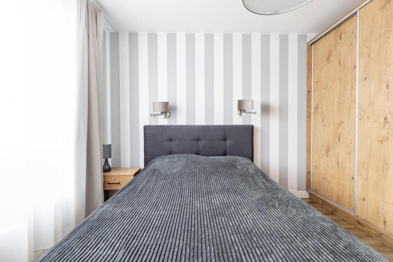 Fajny Apartament Z Parkingiem, Obok Metra. Варшава Екстериор снимка