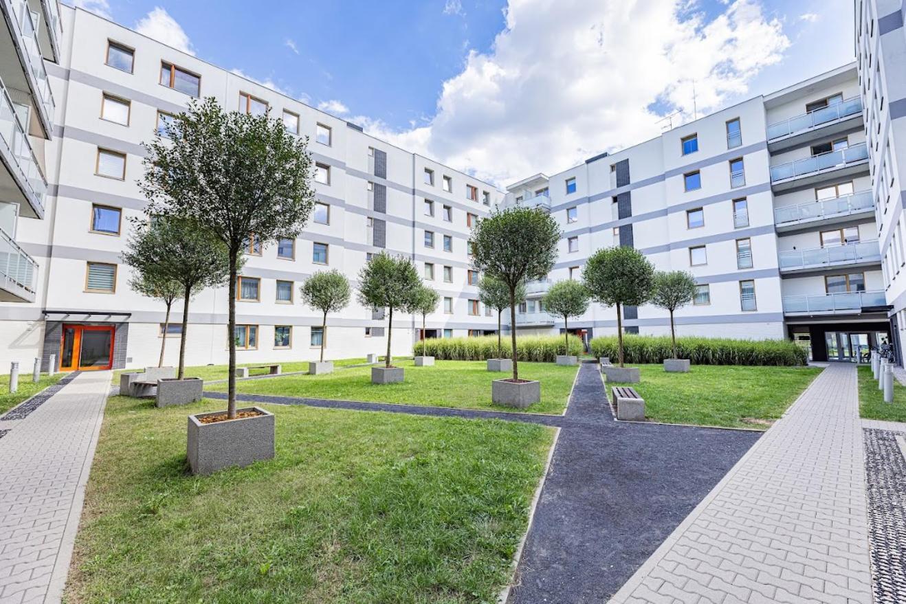 Fajny Apartament Z Parkingiem, Obok Metra. Варшава Екстериор снимка