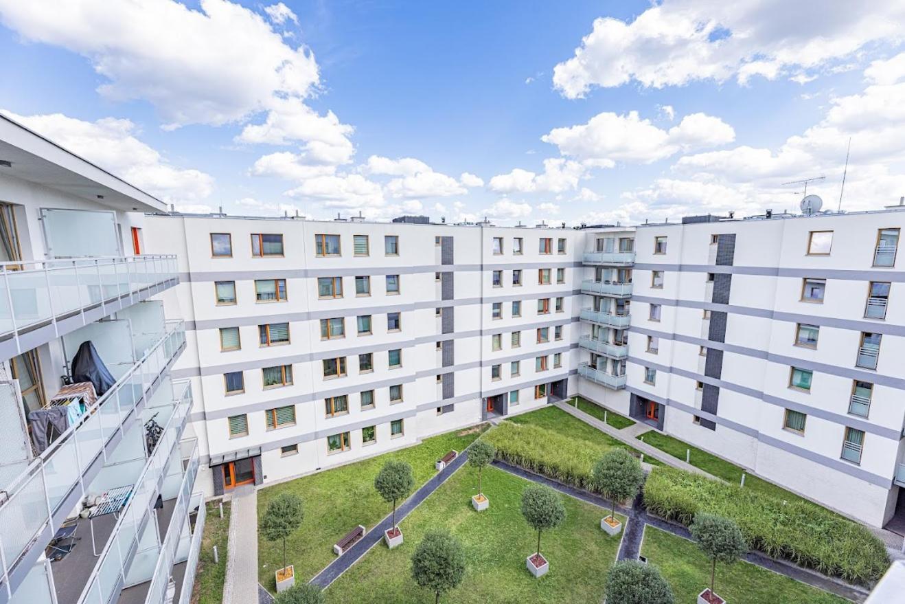 Fajny Apartament Z Parkingiem, Obok Metra. Варшава Екстериор снимка
