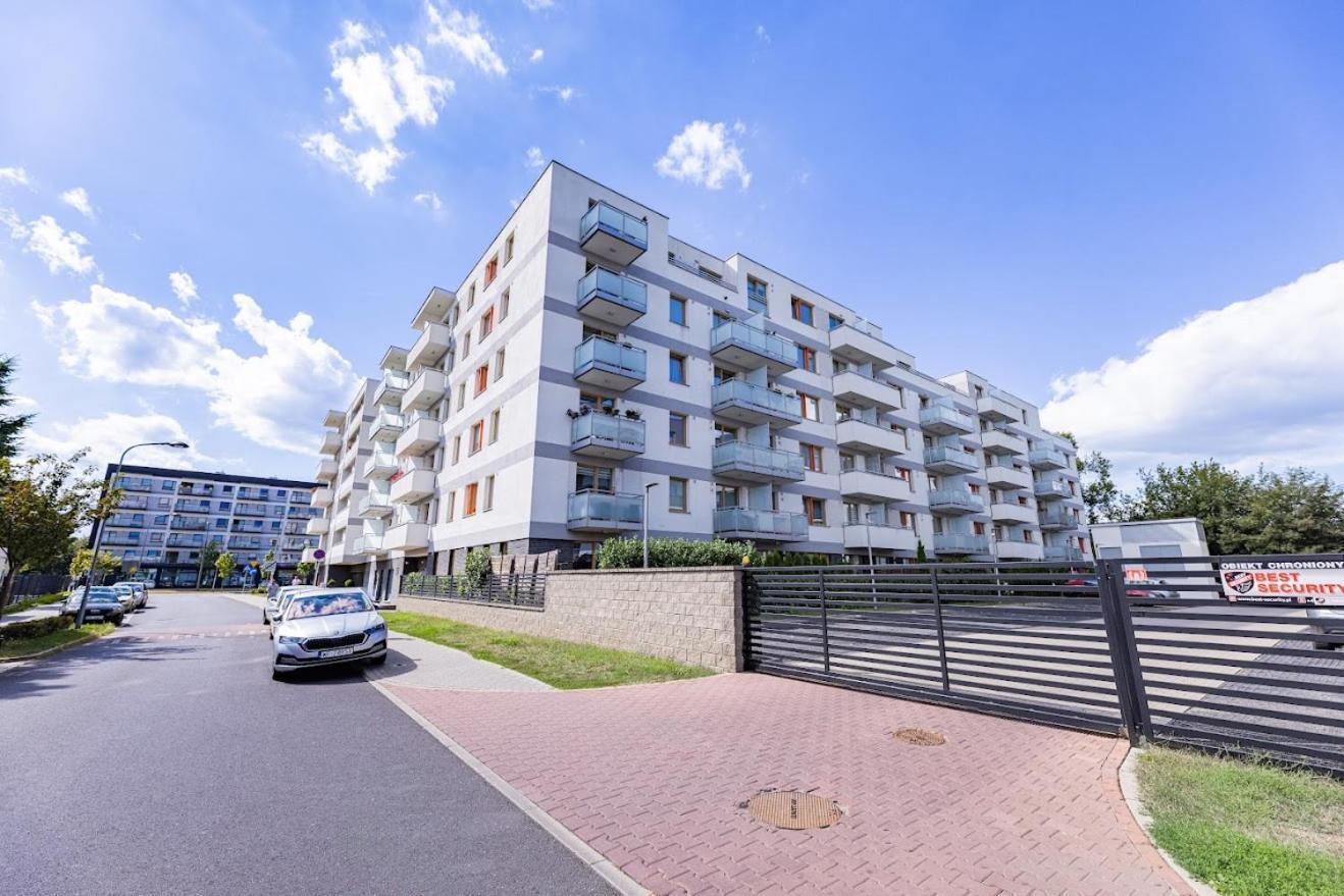 Fajny Apartament Z Parkingiem, Obok Metra. Варшава Екстериор снимка