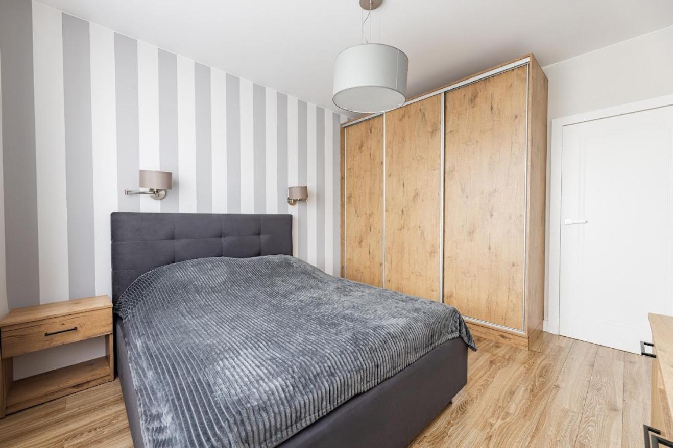 Fajny Apartament Z Parkingiem, Obok Metra. Варшава Екстериор снимка