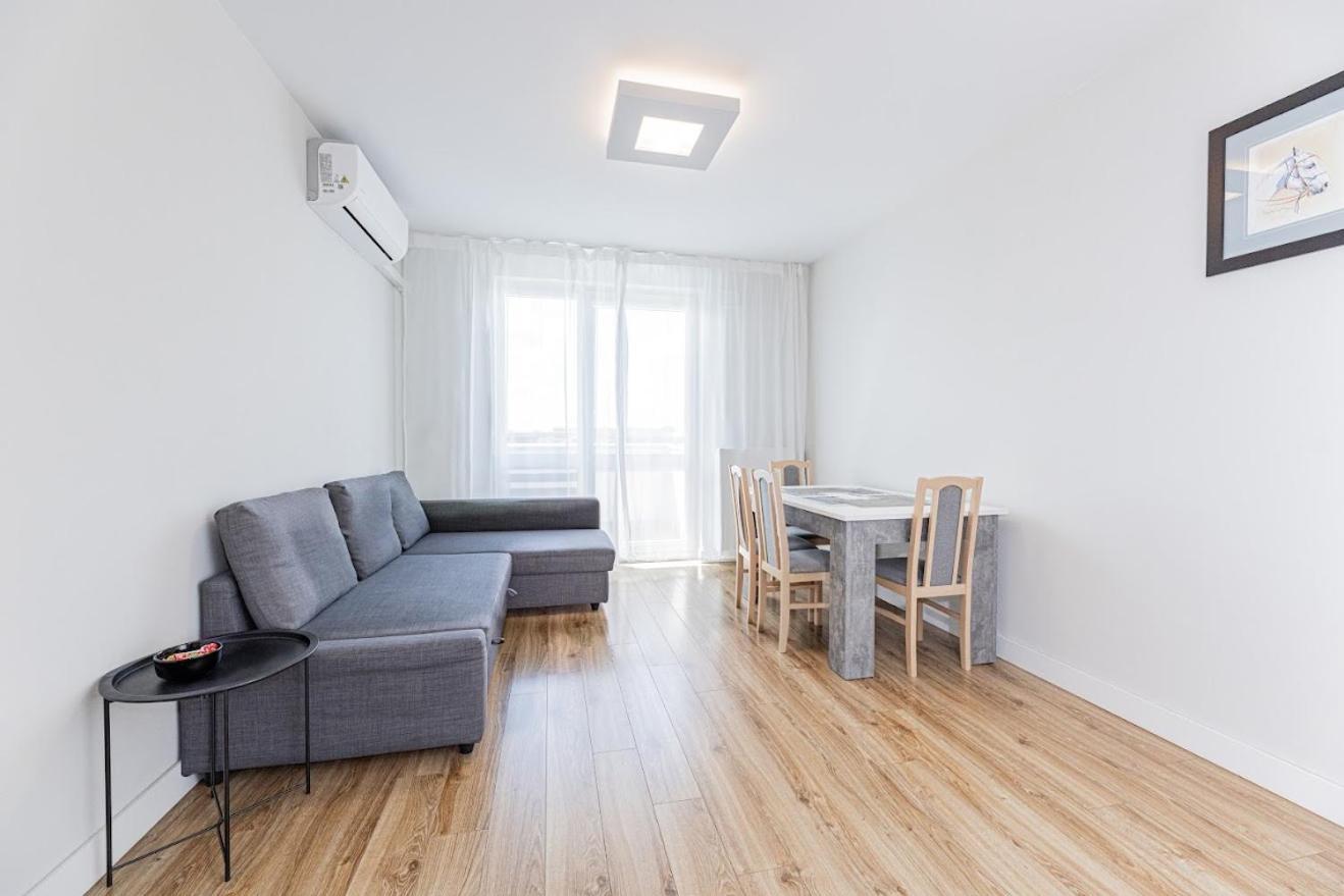 Fajny Apartament Z Parkingiem, Obok Metra. Варшава Екстериор снимка
