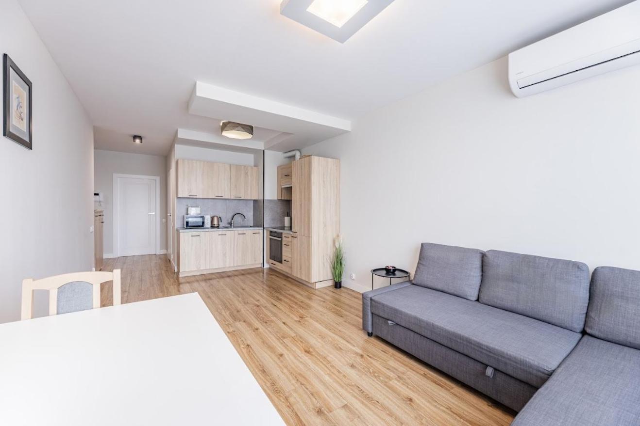 Fajny Apartament Z Parkingiem, Obok Metra. Варшава Екстериор снимка