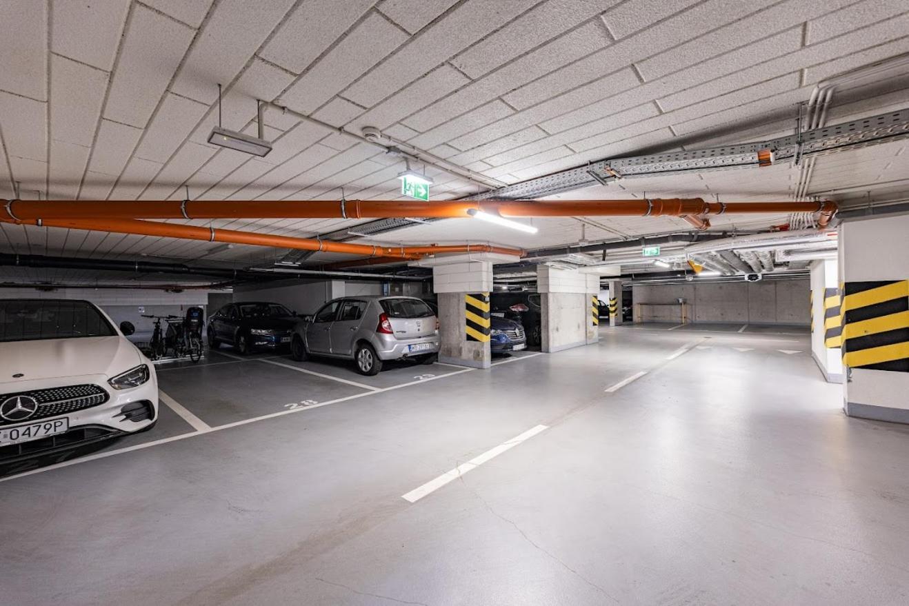 Fajny Apartament Z Parkingiem, Obok Metra. Варшава Екстериор снимка
