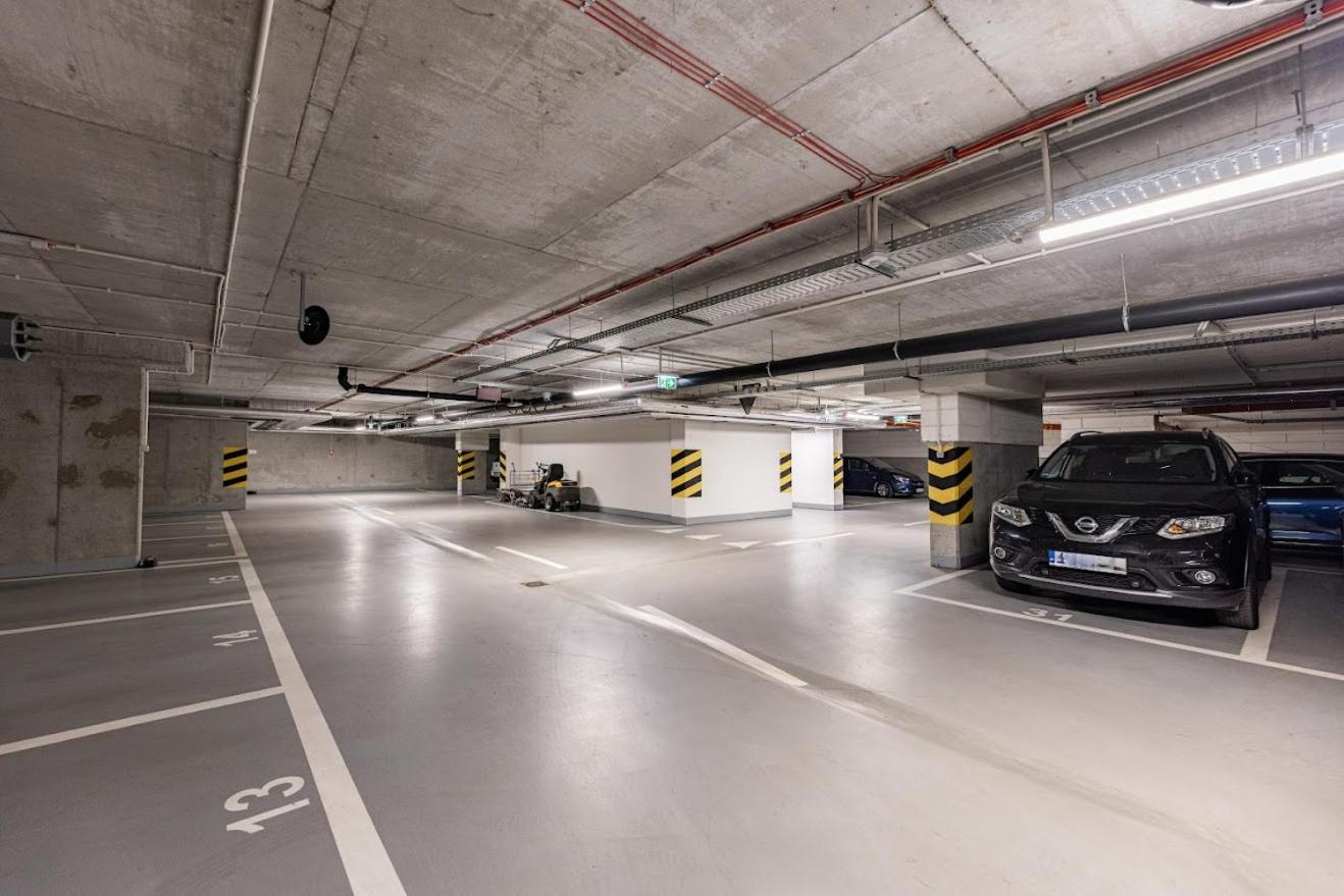 Fajny Apartament Z Parkingiem, Obok Metra. Варшава Екстериор снимка