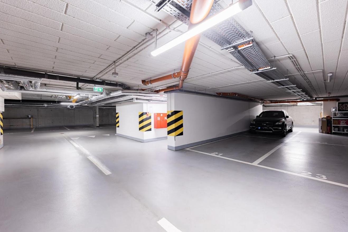 Fajny Apartament Z Parkingiem, Obok Metra. Варшава Екстериор снимка