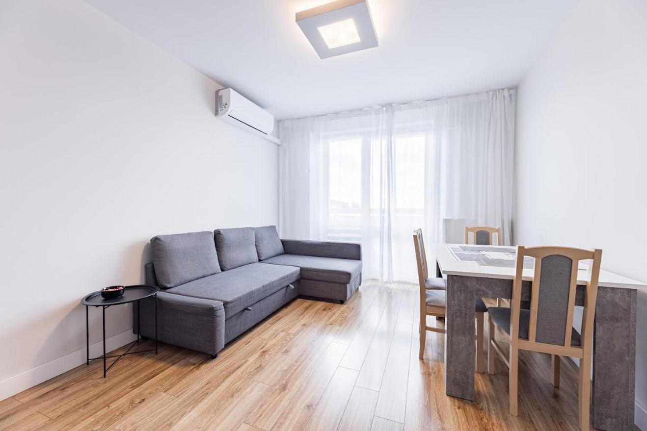Fajny Apartament Z Parkingiem, Obok Metra. Варшава Екстериор снимка