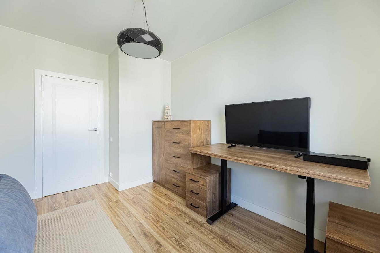 Fajny Apartament Z Parkingiem, Obok Metra. Варшава Екстериор снимка
