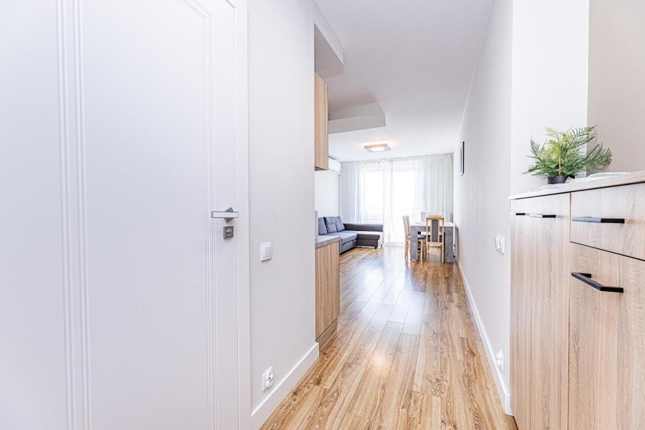 Fajny Apartament Z Parkingiem, Obok Metra. Варшава Екстериор снимка