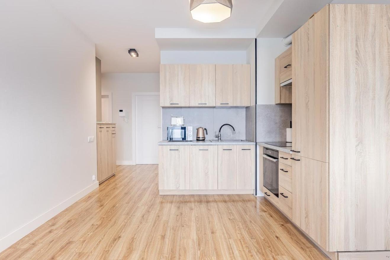 Fajny Apartament Z Parkingiem, Obok Metra. Варшава Екстериор снимка